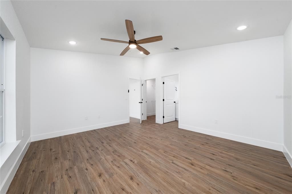 For Sale: $365,000 (4 beds, 3 baths, 1532 Square Feet)