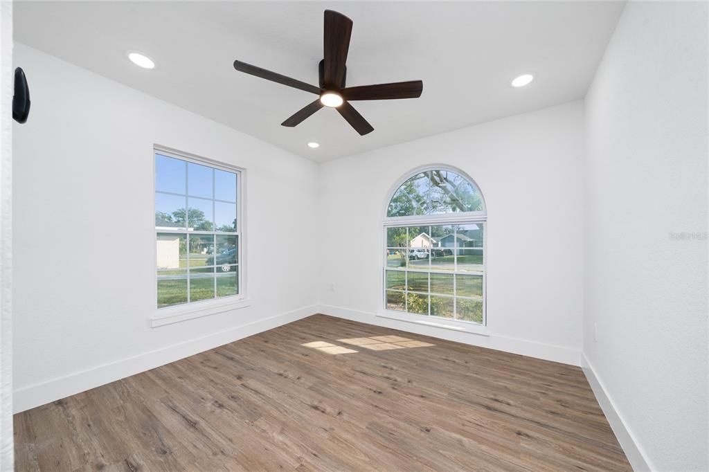 For Sale: $365,000 (4 beds, 3 baths, 1532 Square Feet)