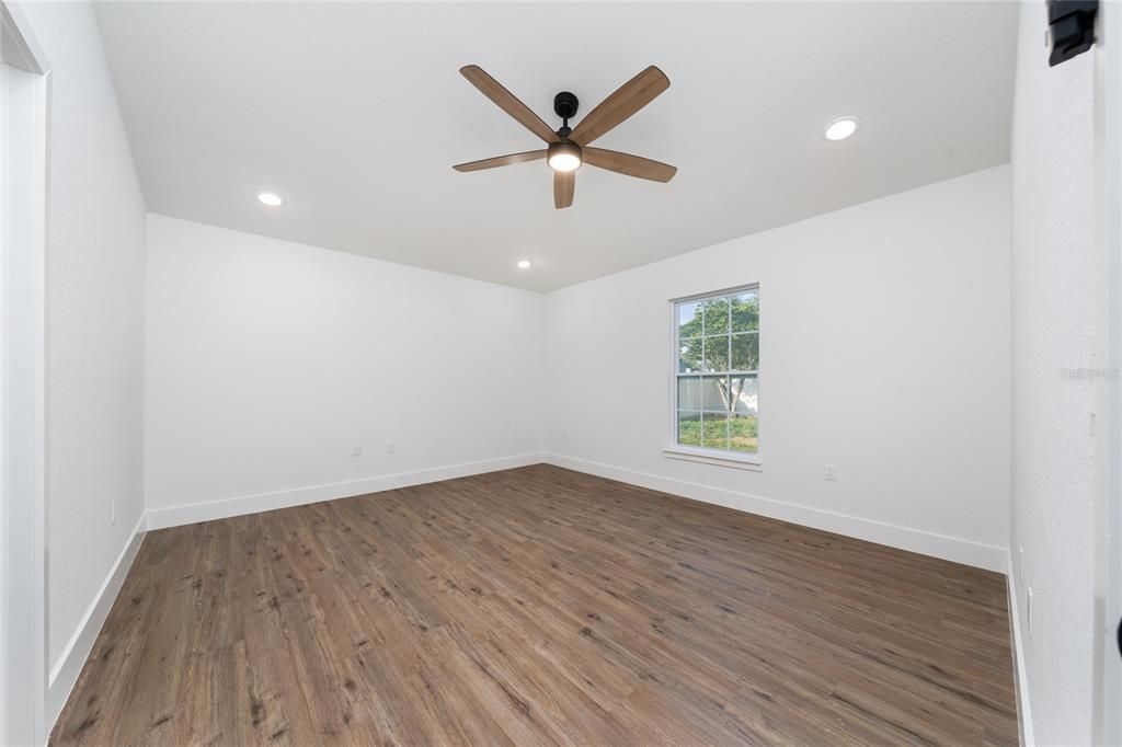 For Sale: $365,000 (4 beds, 3 baths, 1532 Square Feet)