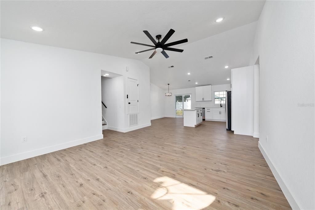 For Sale: $365,000 (4 beds, 3 baths, 1532 Square Feet)