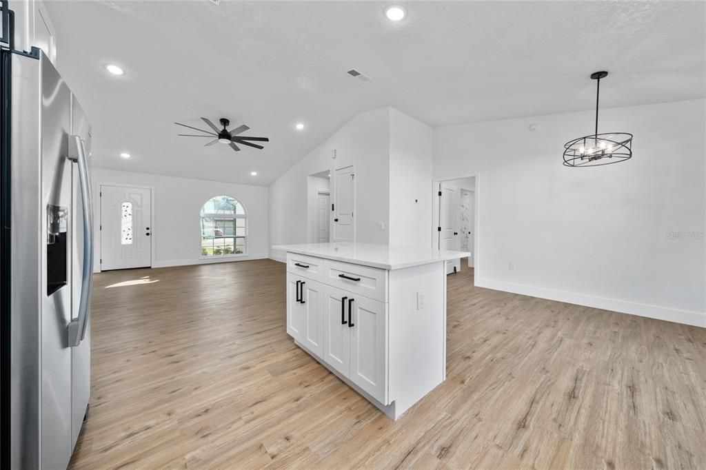 For Sale: $365,000 (4 beds, 3 baths, 1532 Square Feet)