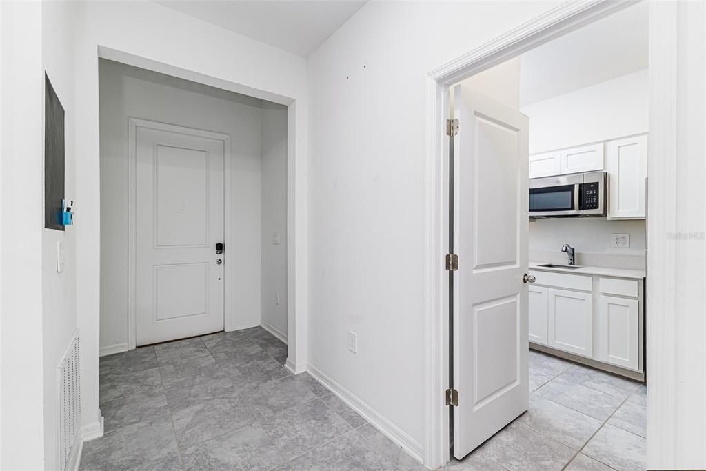 В аренду: $2,170 (4 спален, 3 ванн, 2093 Квадратных фут)