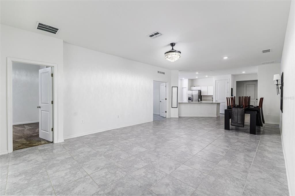 В аренду: $2,170 (4 спален, 3 ванн, 2093 Квадратных фут)