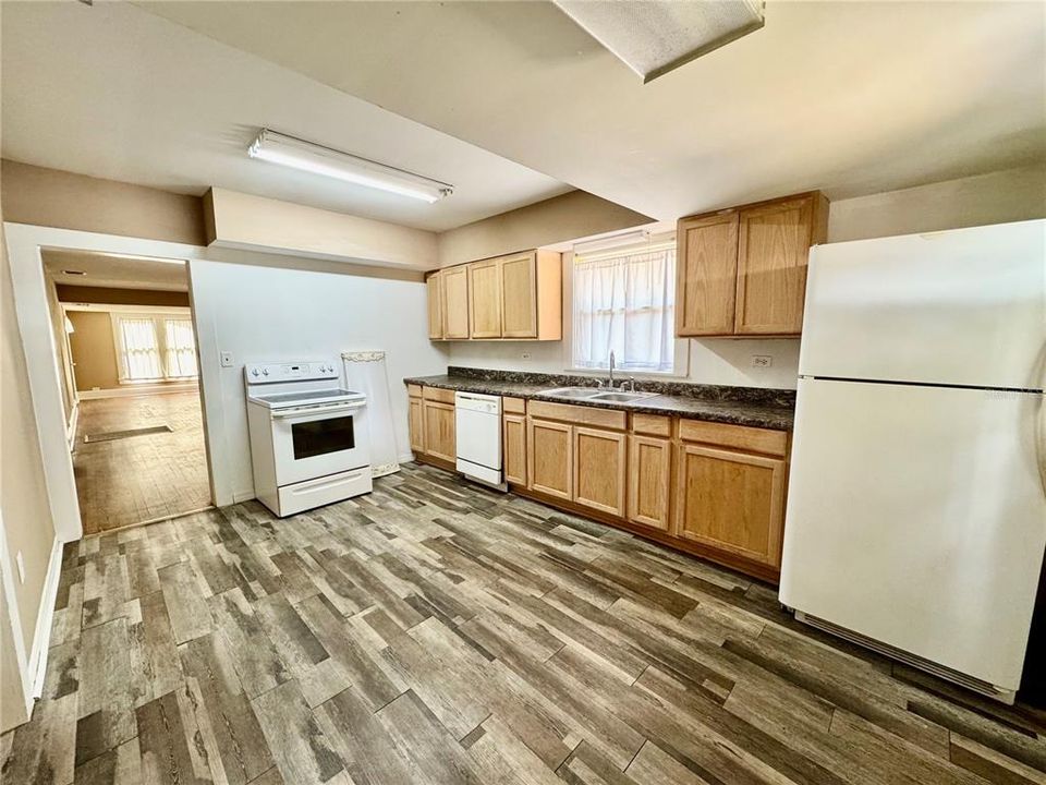 待售: $230,000 (2 贝兹, 1 浴室, 1120 平方英尺)