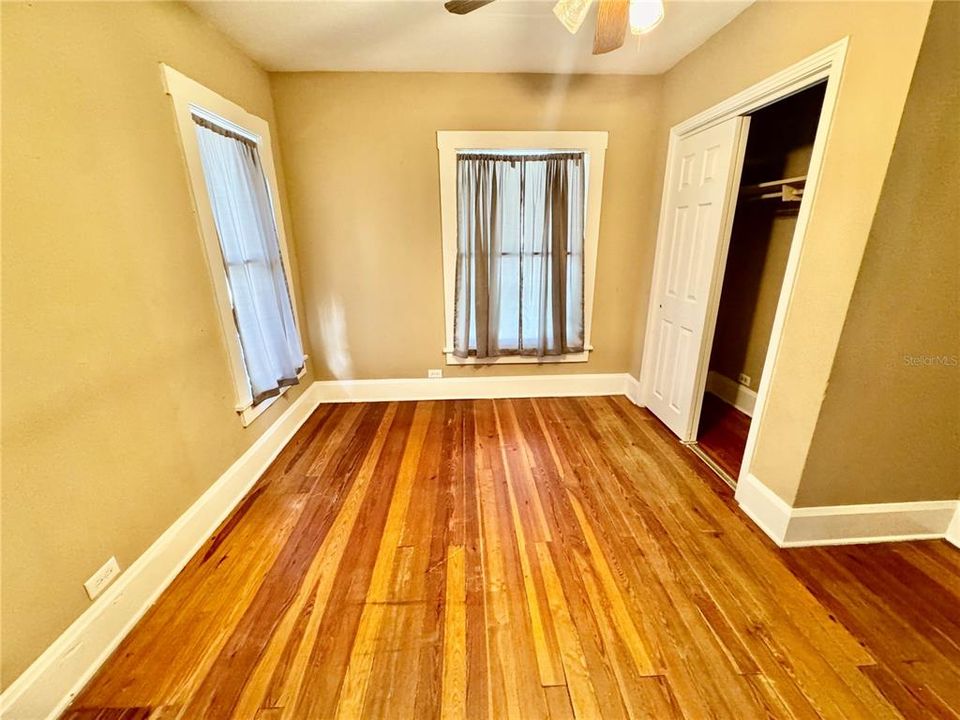 待售: $230,000 (2 贝兹, 1 浴室, 1120 平方英尺)