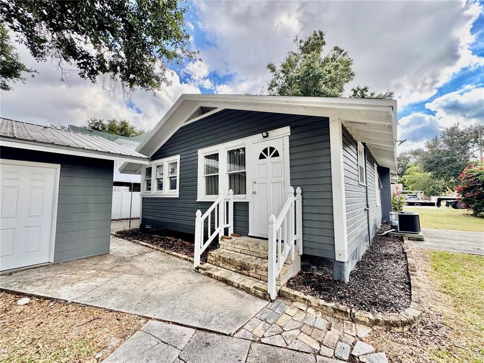 待售: $230,000 (2 贝兹, 1 浴室, 1120 平方英尺)