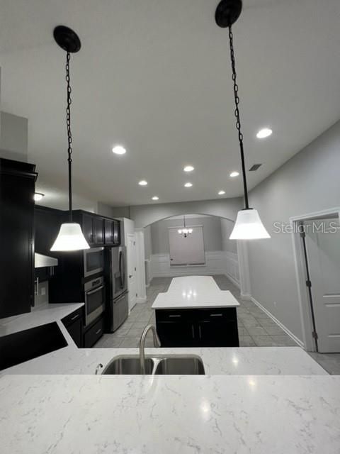 出租: $2,300 (3 贝兹, 2 浴室, 2008 平方英尺)