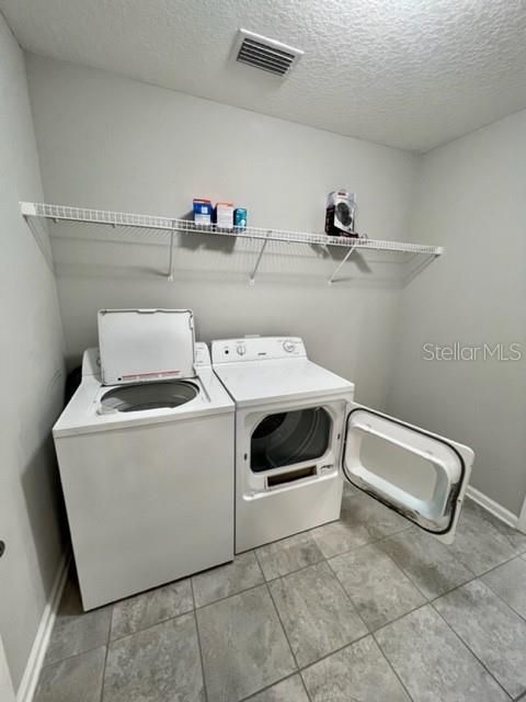 出租: $2,300 (3 贝兹, 2 浴室, 2008 平方英尺)