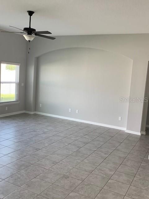 出租: $2,300 (3 贝兹, 2 浴室, 2008 平方英尺)