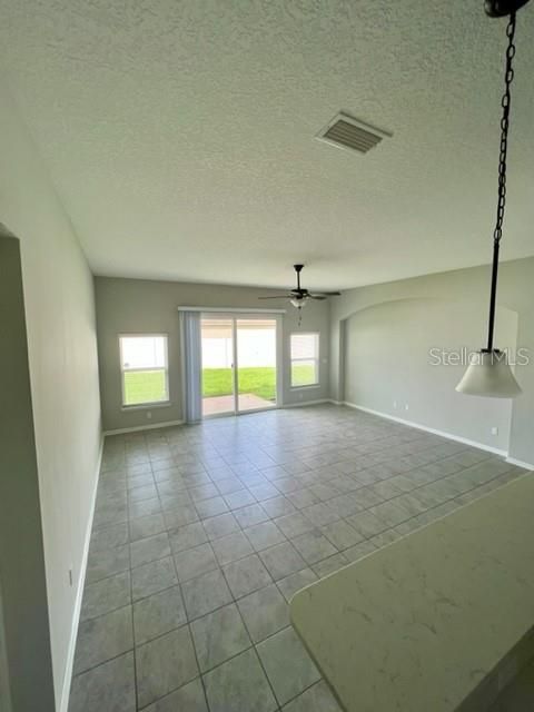 出租: $2,300 (3 贝兹, 2 浴室, 2008 平方英尺)