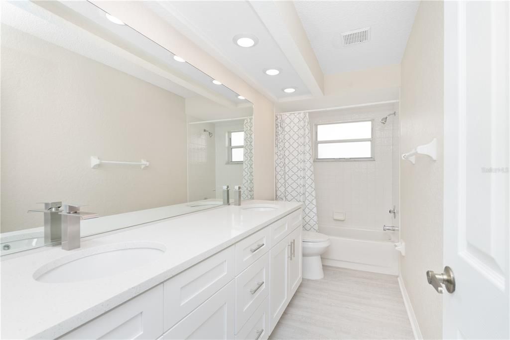 For Sale: $349,000 (3 beds, 2 baths, 1835 Square Feet)