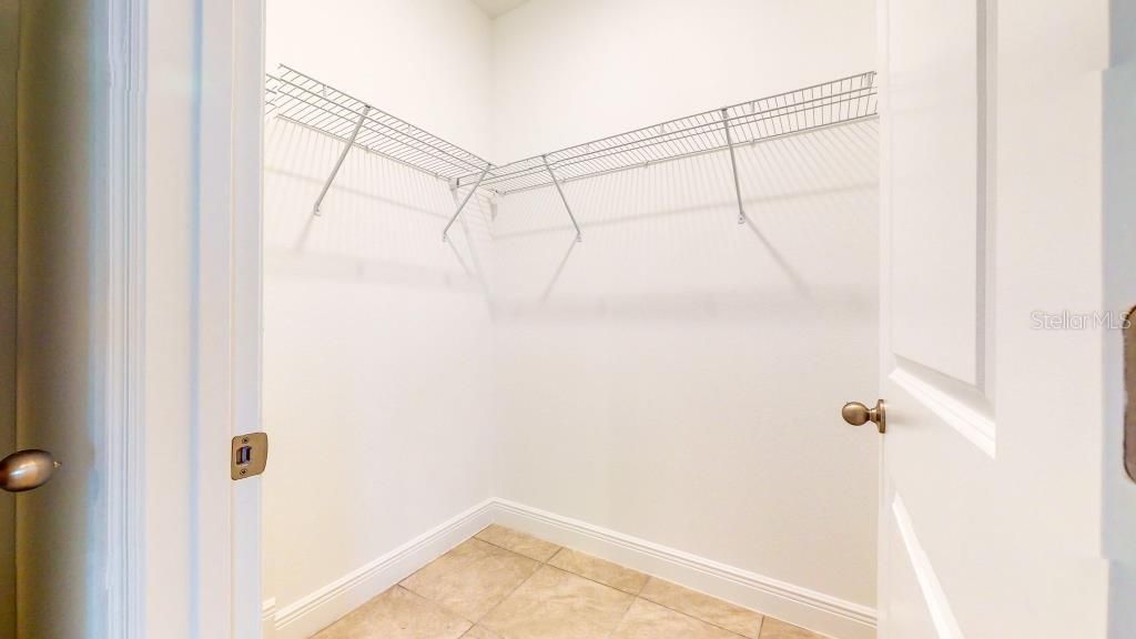 待售: $264,900 (4 贝兹, 2 浴室, 1580 平方英尺)