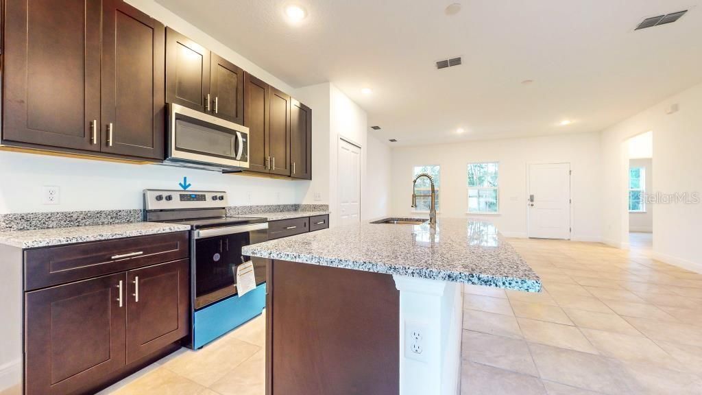 待售: $264,900 (4 贝兹, 2 浴室, 1580 平方英尺)