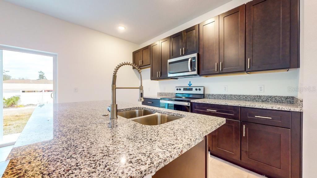 待售: $264,900 (4 贝兹, 2 浴室, 1580 平方英尺)