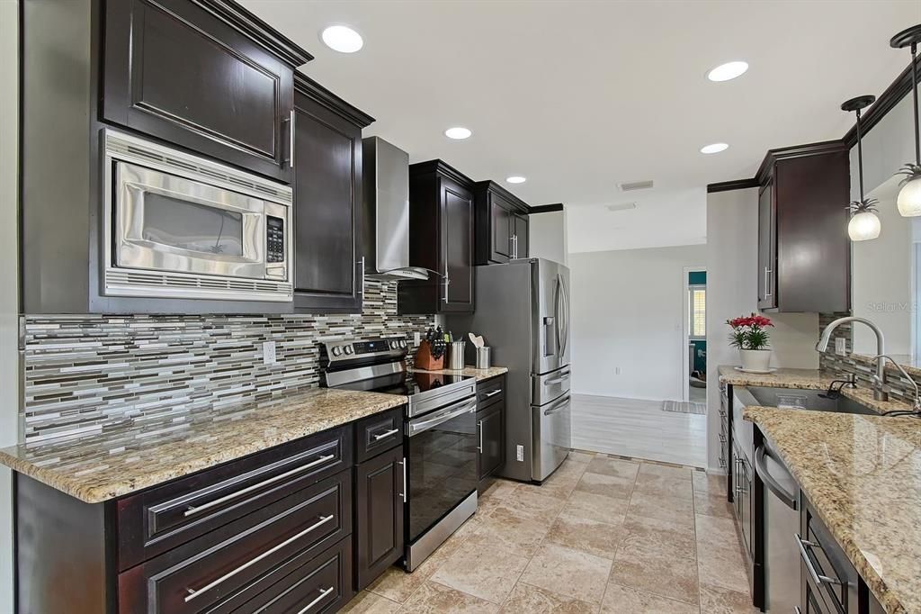 For Sale: $498,500 (2 beds, 2 baths, 1816 Square Feet)
