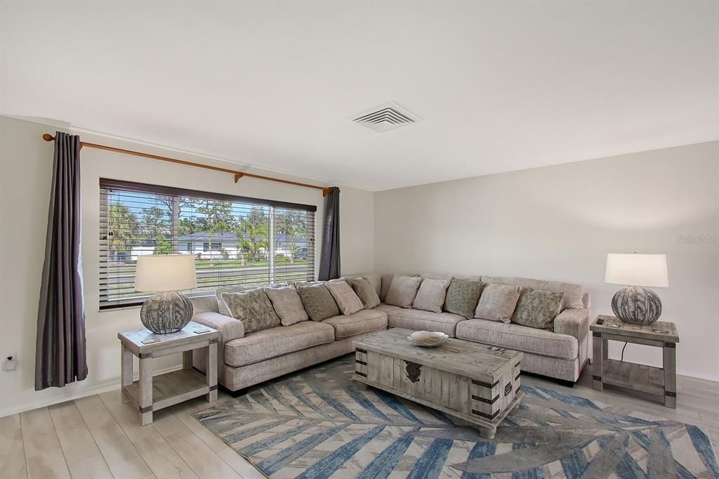 For Sale: $498,500 (2 beds, 2 baths, 1816 Square Feet)