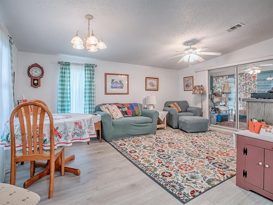 For Sale: $135,247 (2 beds, 2 baths, 850 Square Feet)