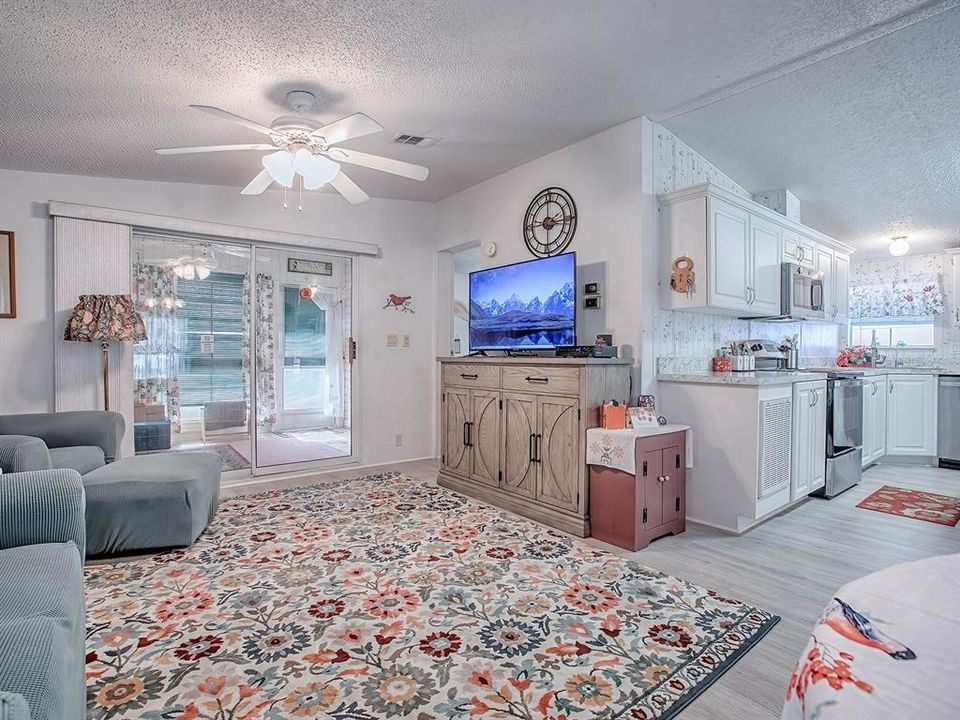 For Sale: $135,247 (2 beds, 2 baths, 850 Square Feet)