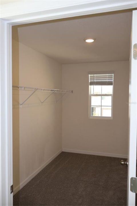 В аренду: $2,400 (4 спален, 2 ванн, 2325 Квадратных фут)