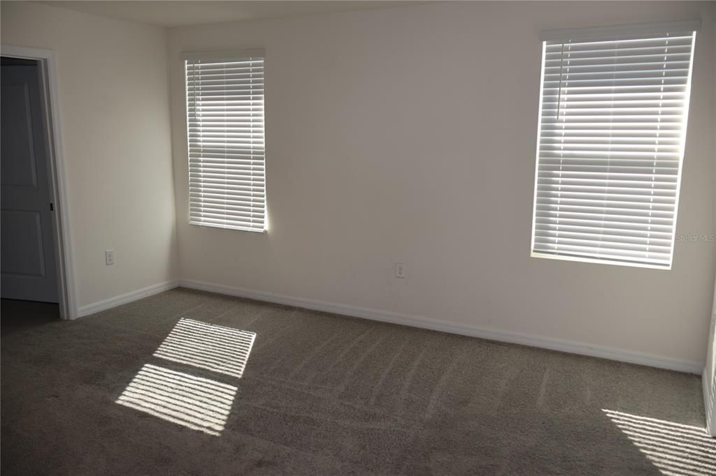 В аренду: $2,400 (4 спален, 2 ванн, 2325 Квадратных фут)