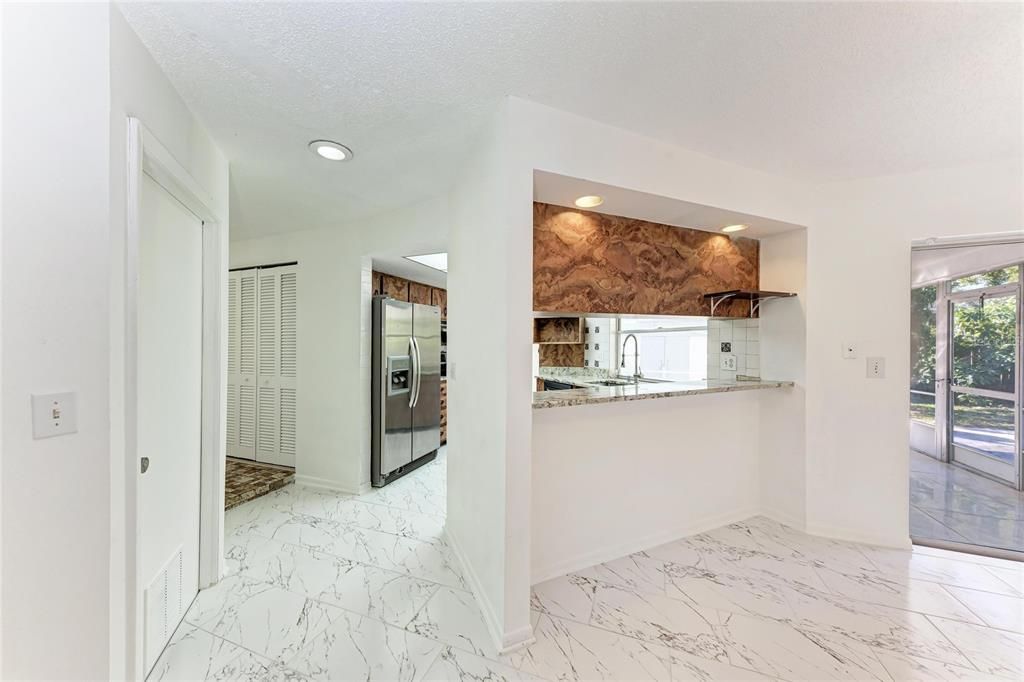 待售: $355,000 (3 贝兹, 2 浴室, 1384 平方英尺)