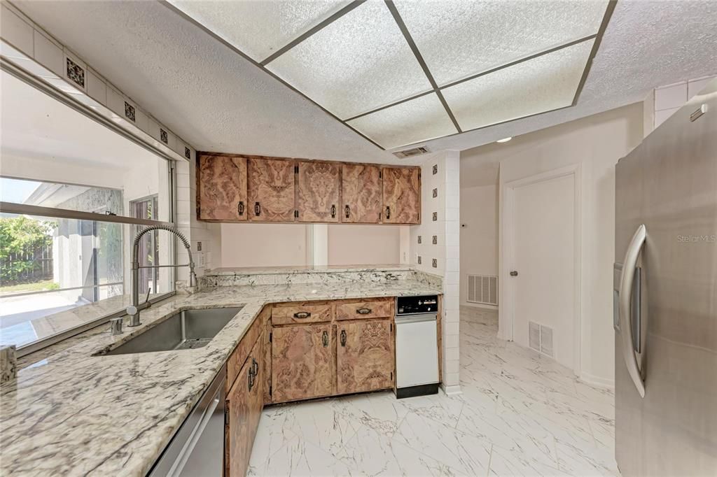 待售: $355,000 (3 贝兹, 2 浴室, 1384 平方英尺)