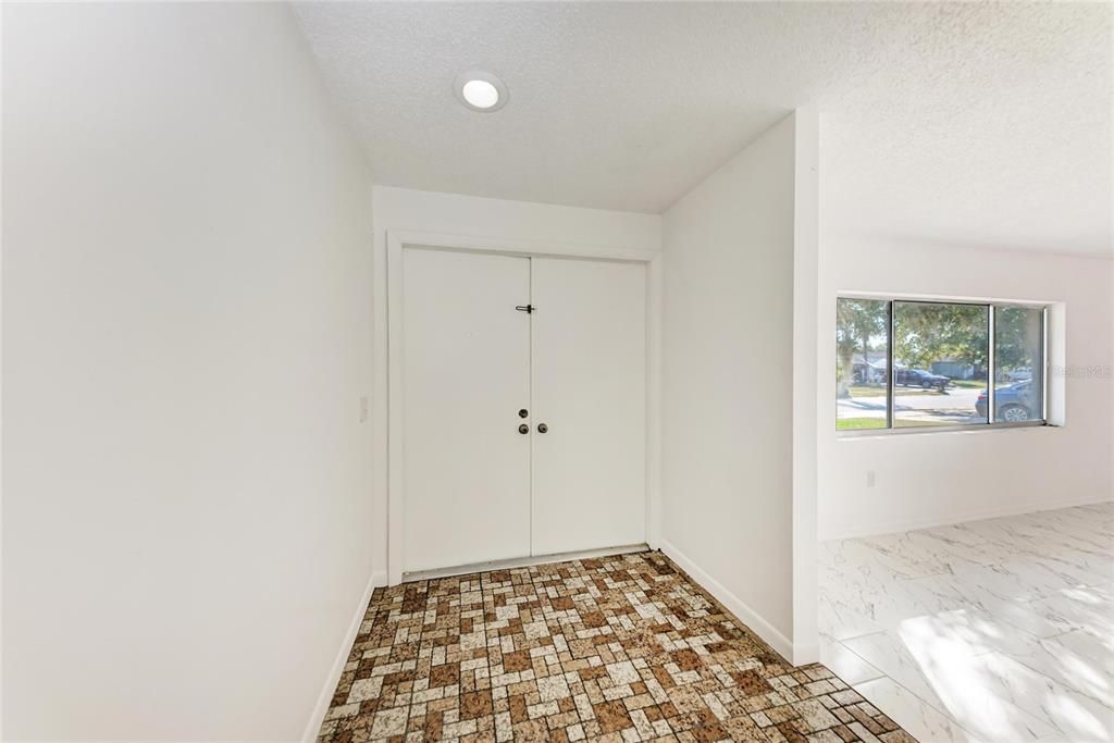 待售: $355,000 (3 贝兹, 2 浴室, 1384 平方英尺)