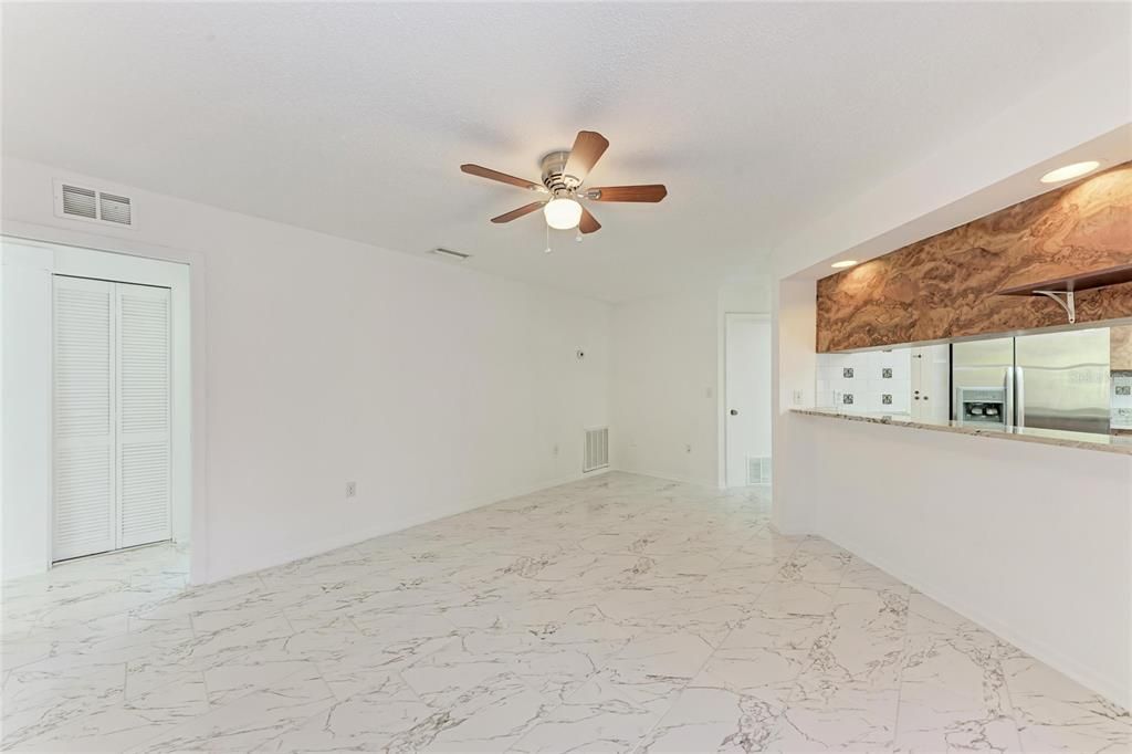 待售: $355,000 (3 贝兹, 2 浴室, 1384 平方英尺)