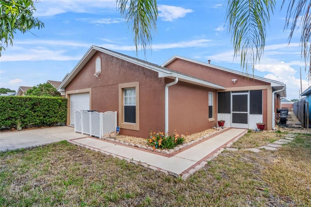 For Sale: $309,900 (4 beds, 2 baths, 2159 Square Feet)