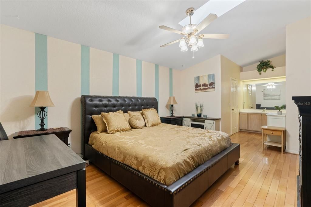 For Sale: $309,900 (4 beds, 2 baths, 2159 Square Feet)