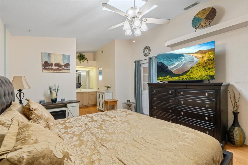 For Sale: $309,900 (4 beds, 2 baths, 2159 Square Feet)