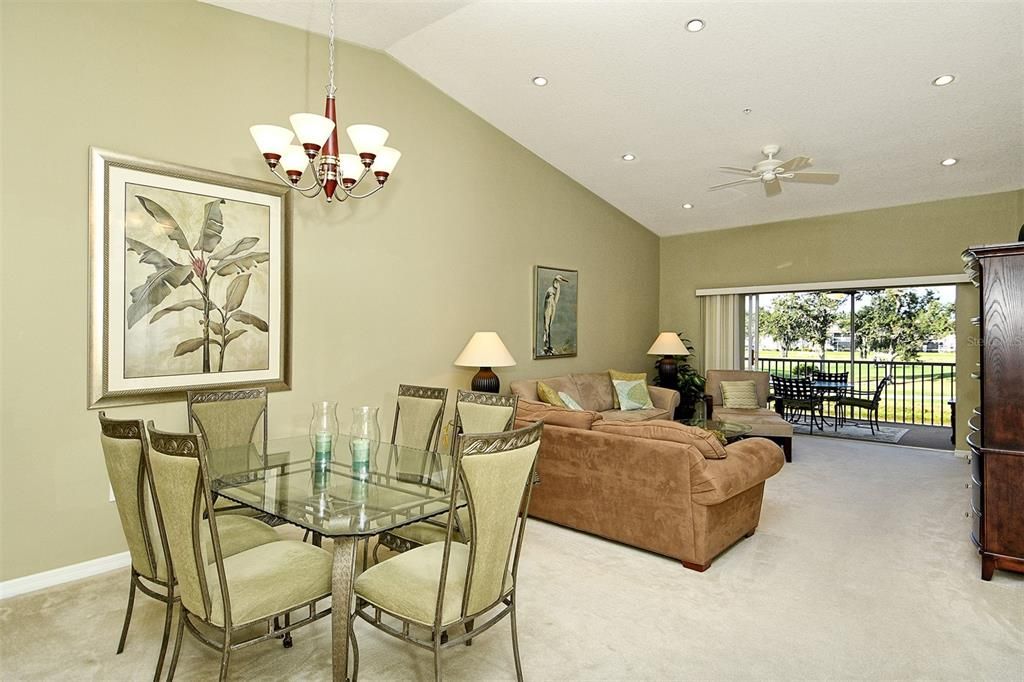 待售: $279,000 (2 贝兹, 2 浴室, 1684 平方英尺)