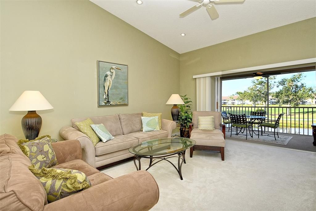 待售: $279,000 (2 贝兹, 2 浴室, 1684 平方英尺)