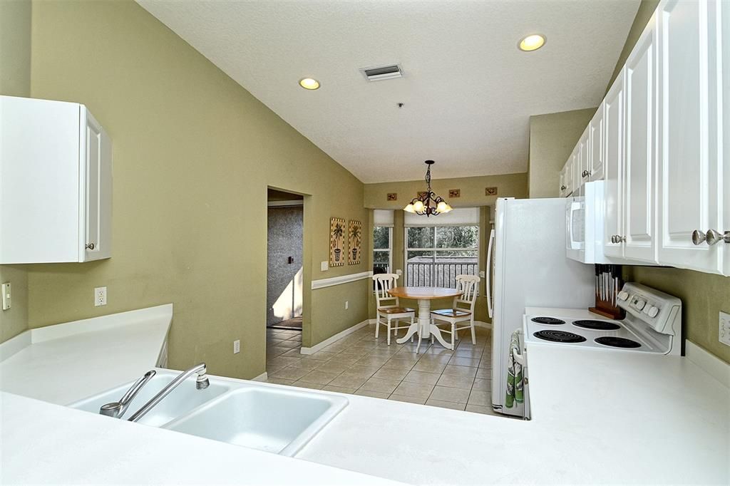 待售: $279,000 (2 贝兹, 2 浴室, 1684 平方英尺)