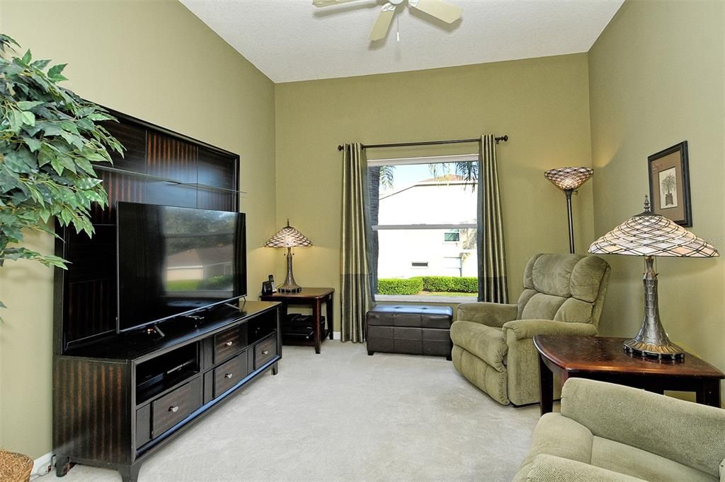 待售: $279,000 (2 贝兹, 2 浴室, 1684 平方英尺)