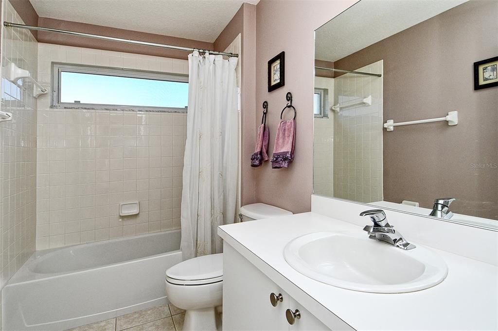 待售: $279,000 (2 贝兹, 2 浴室, 1684 平方英尺)