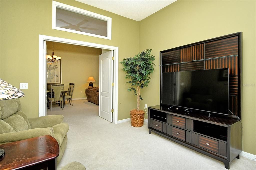 待售: $279,000 (2 贝兹, 2 浴室, 1684 平方英尺)