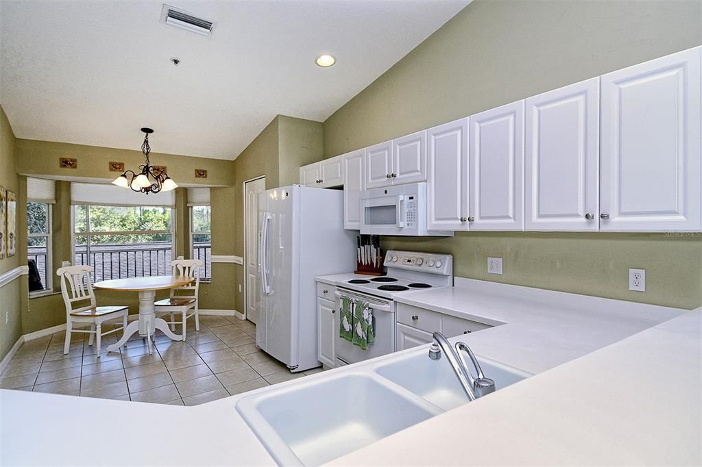 待售: $279,000 (2 贝兹, 2 浴室, 1684 平方英尺)