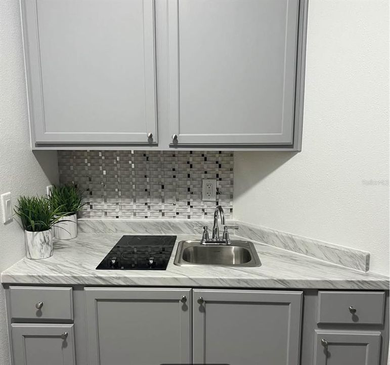 出租: $1,200 (1 贝兹, 1 浴室, 700 平方英尺)