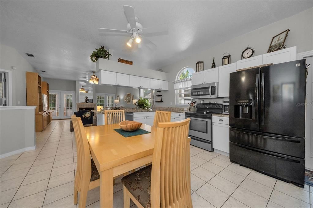 На продажу: $687,900 (3 спален, 3 ванн, 1703 Квадратных фут)