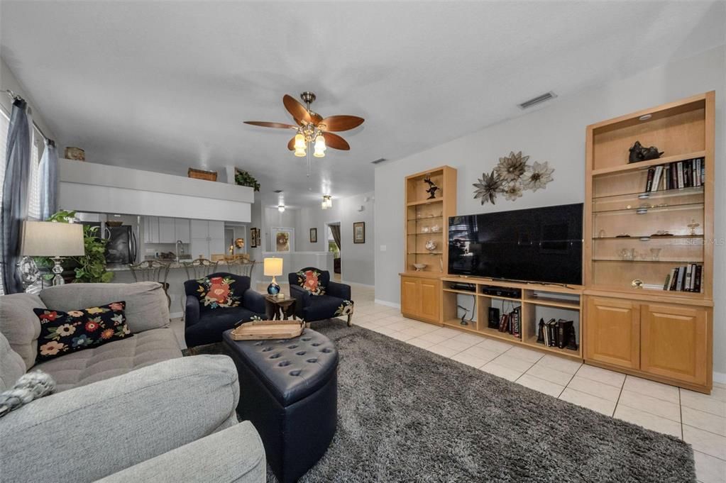 На продажу: $687,900 (3 спален, 3 ванн, 1703 Квадратных фут)