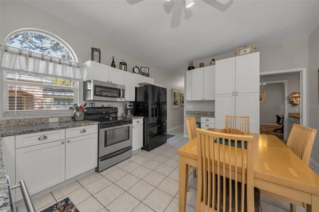 На продажу: $687,900 (3 спален, 3 ванн, 1703 Квадратных фут)