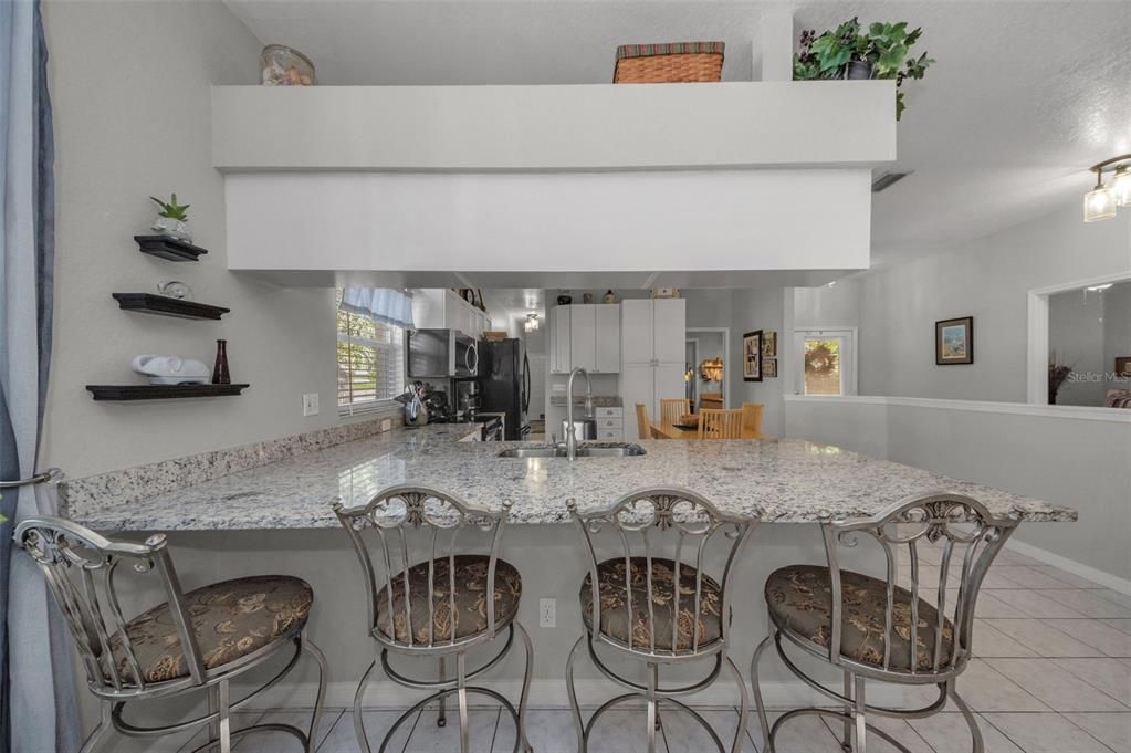 На продажу: $687,900 (3 спален, 3 ванн, 1703 Квадратных фут)