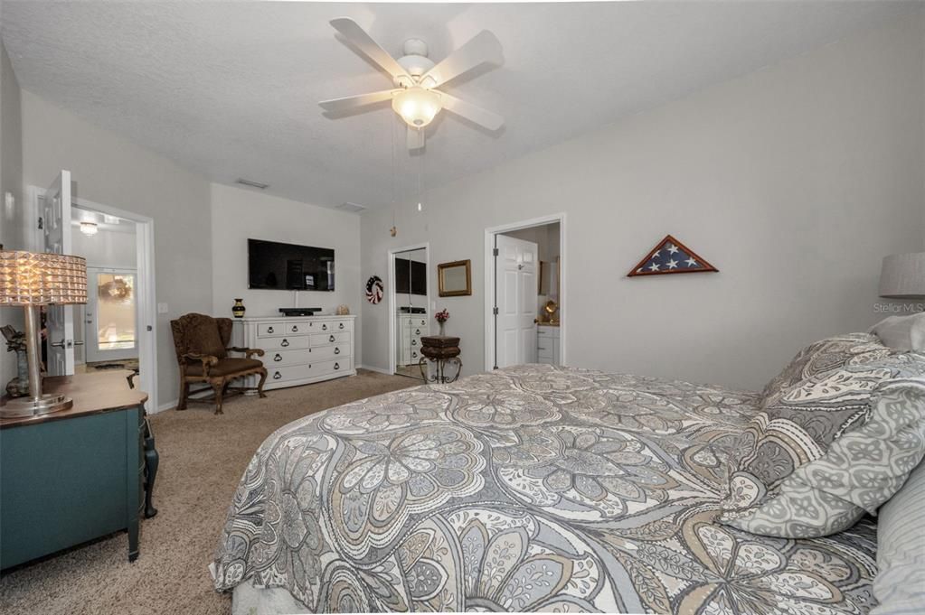 На продажу: $687,900 (3 спален, 3 ванн, 1703 Квадратных фут)