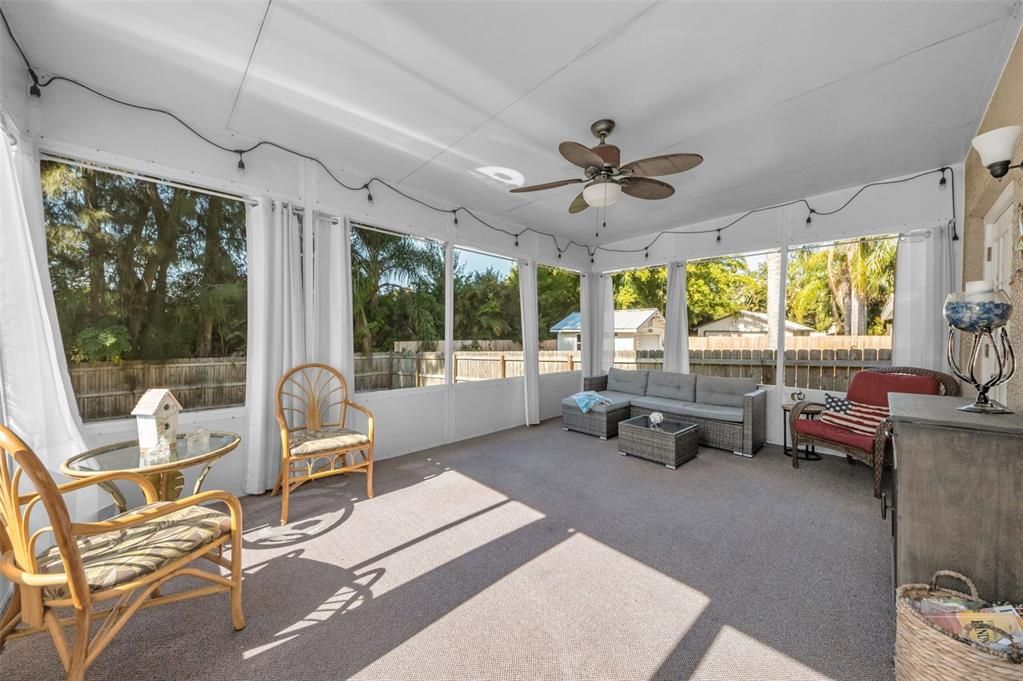 На продажу: $687,900 (3 спален, 3 ванн, 1703 Квадратных фут)