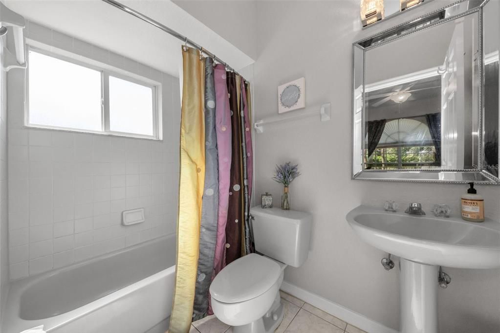 На продажу: $687,900 (3 спален, 3 ванн, 1703 Квадратных фут)