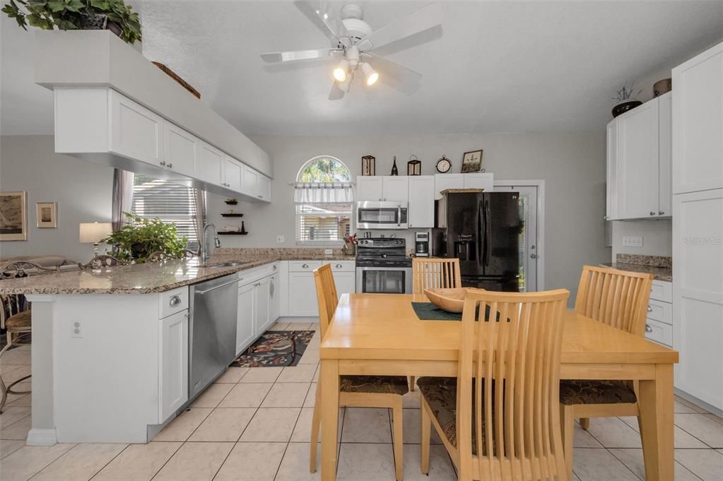 На продажу: $687,900 (3 спален, 3 ванн, 1703 Квадратных фут)