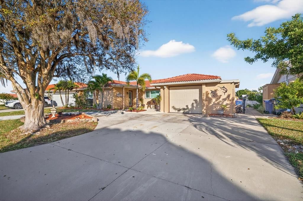 For Sale: $699,000 (3 beds, 2 baths, 1765 Square Feet)