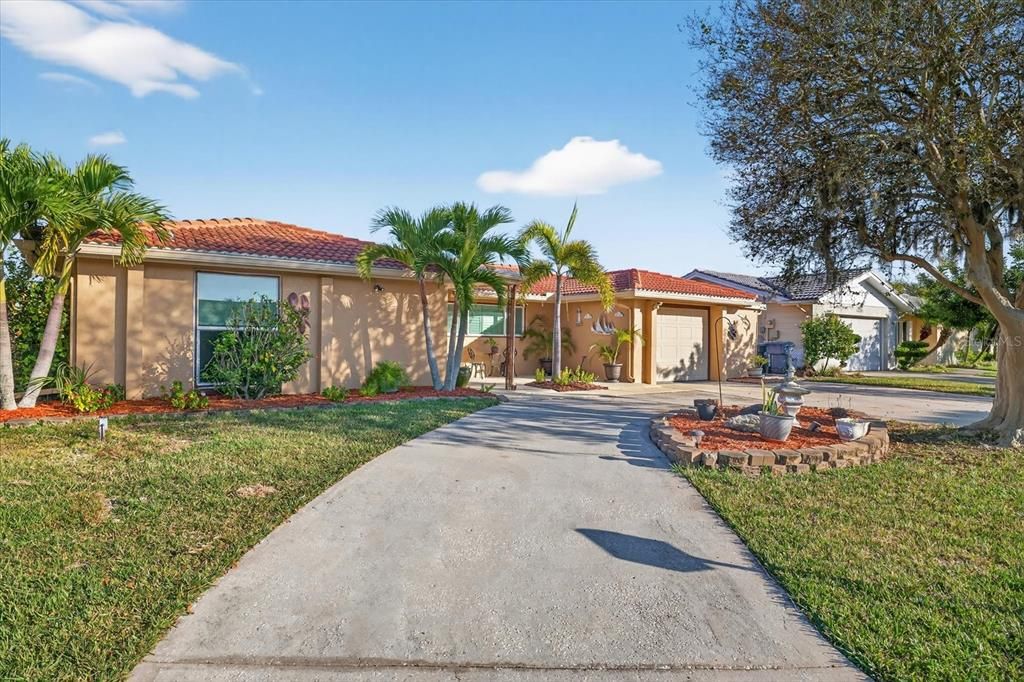 For Sale: $699,000 (3 beds, 2 baths, 1765 Square Feet)