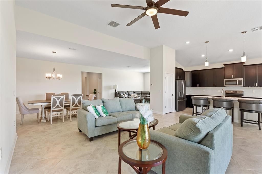 待售: $544,900 (4 贝兹, 3 浴室, 2571 平方英尺)